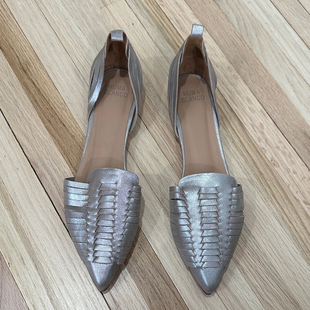 Huma Blanco woven pointed toe flats in silver. EU size 40